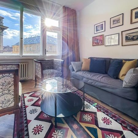 פראג Turnkey I Vintage Terrace Apartment מראה חיצוני תמונה