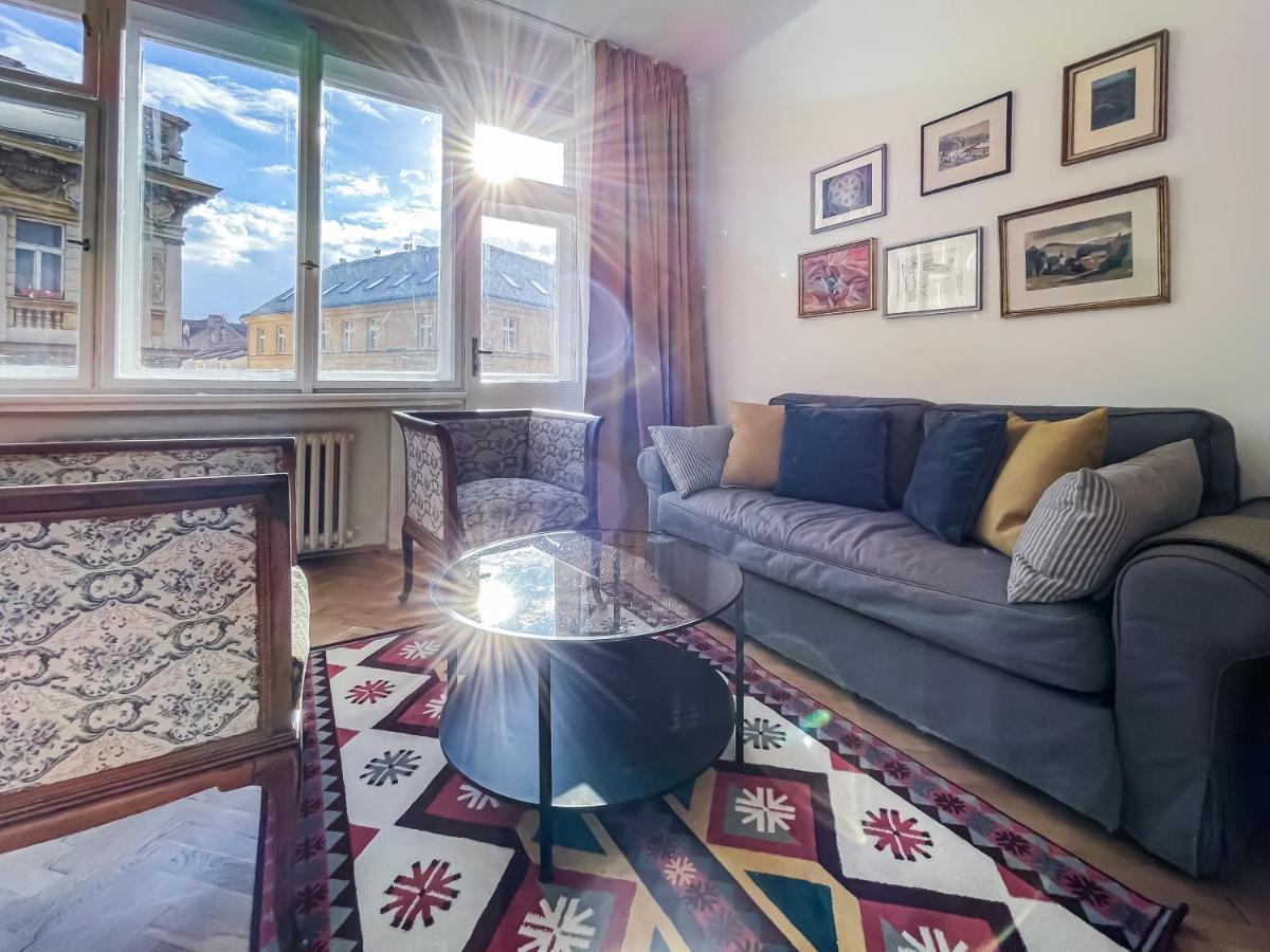 פראג Turnkey I Vintage Terrace Apartment מראה חיצוני תמונה