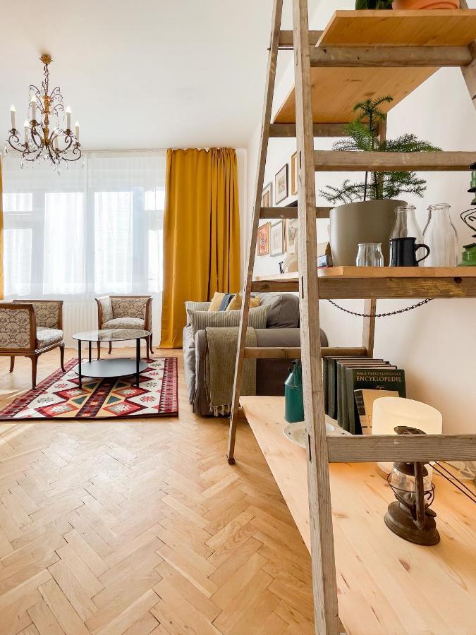 פראג Turnkey I Vintage Terrace Apartment מראה חיצוני תמונה
