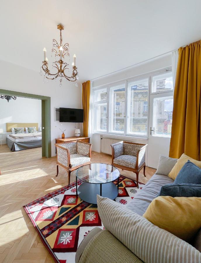 פראג Turnkey I Vintage Terrace Apartment מראה חיצוני תמונה