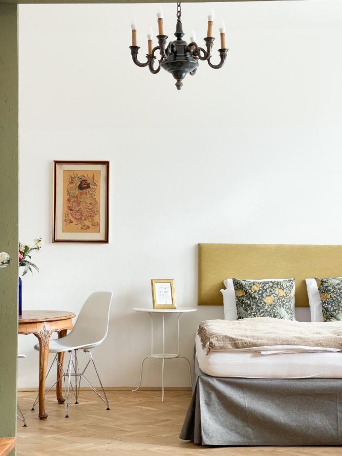 פראג Turnkey I Vintage Terrace Apartment מראה חיצוני תמונה