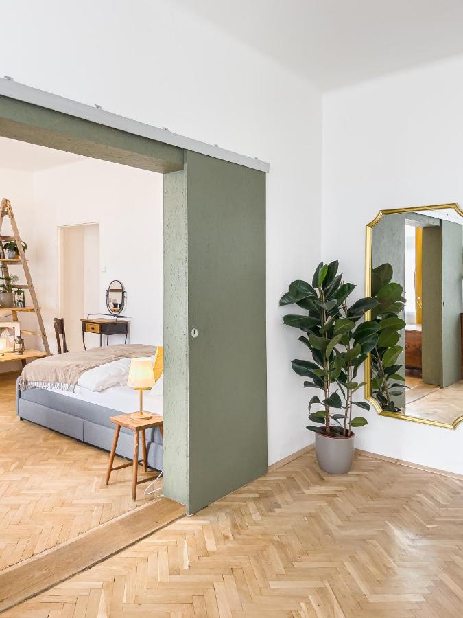 פראג Turnkey I Vintage Terrace Apartment מראה חיצוני תמונה